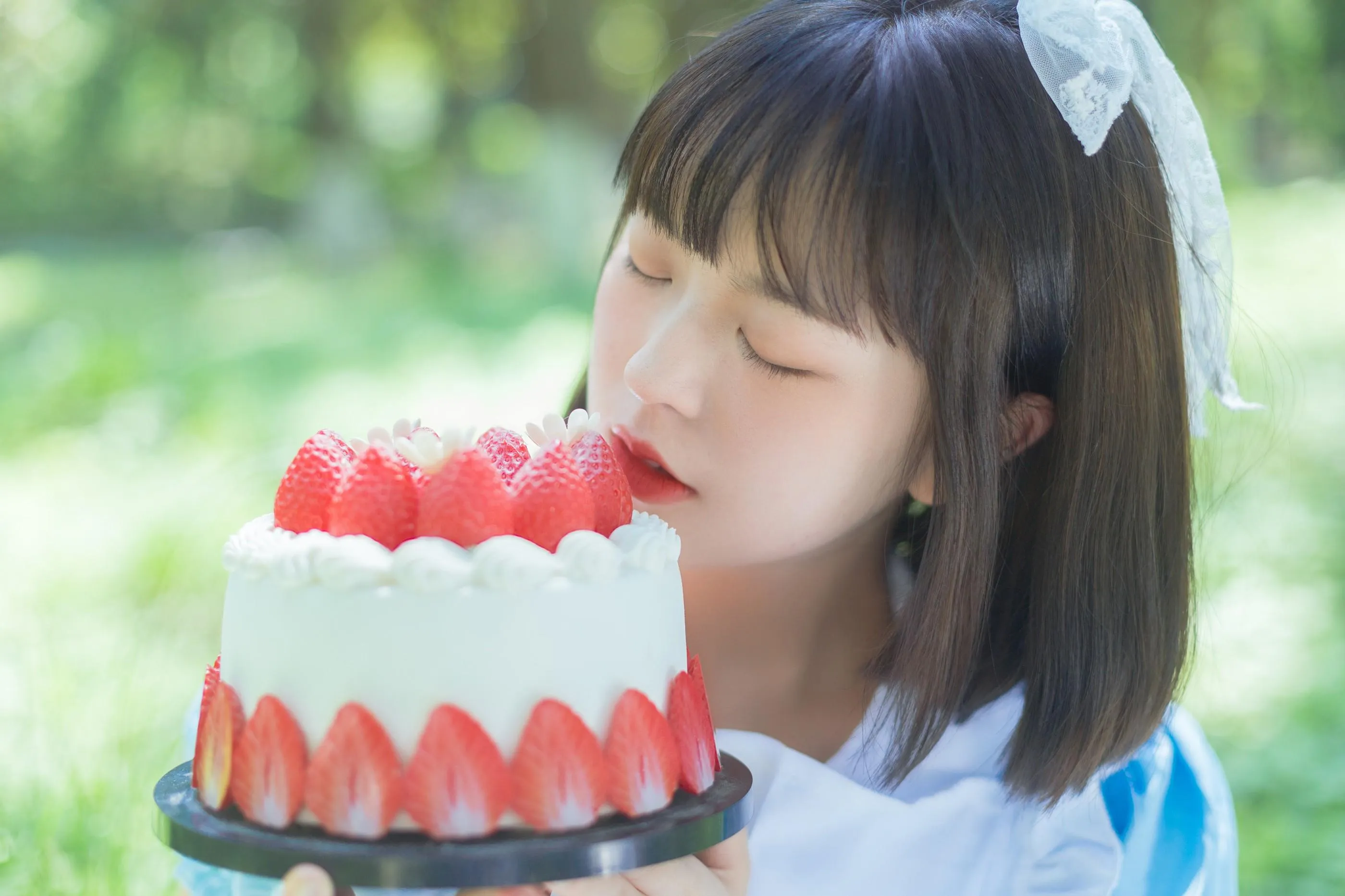 [YITUYU艺图语]2022.08.05 雏菊和草莓 哈吉麻花 [32P]插图5